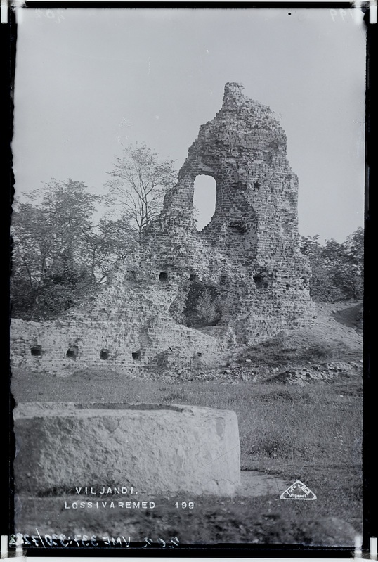 fotonegatiiv, Viljandi lossimäed, Kaevumägi, kaev, Mungamüür, u 1920, foto J. Riet