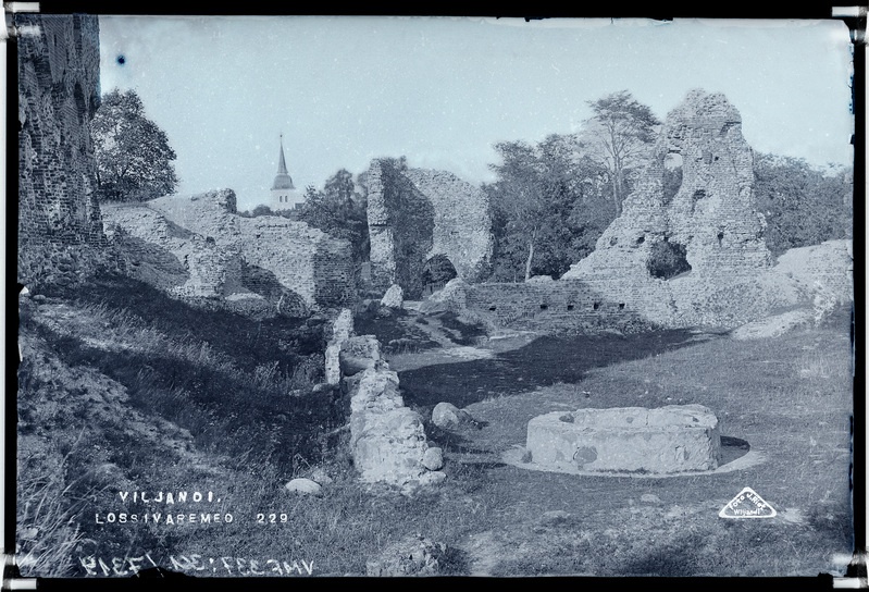 fotonegatiiv, Viljandi lossimäed, Kaevumägi, kaev, värav, Jaani kiriku torn, u 1920, foto J. Riet