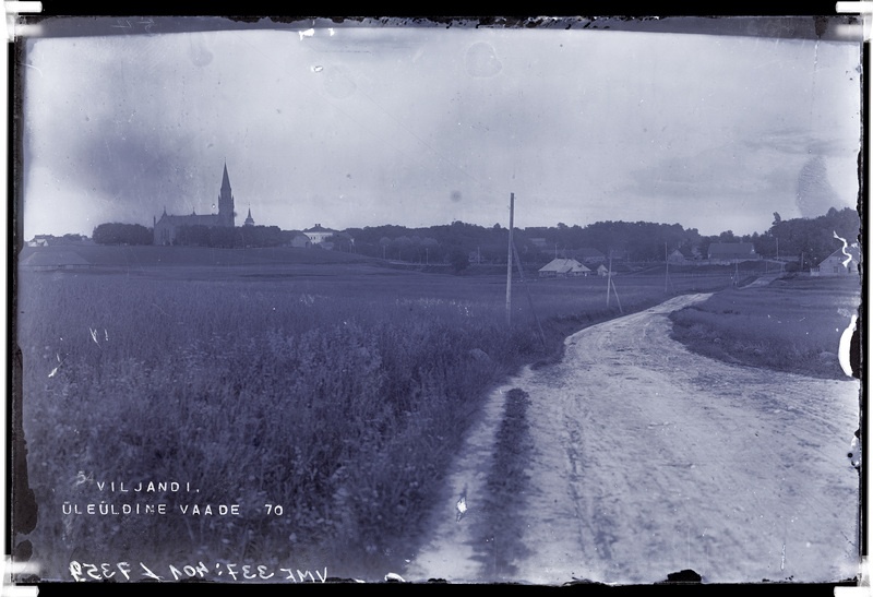 fotonegatiiv, Viljandi, ees Paala tee, vasakul Valuoja org, taga Pauluse kirik, u 1927, foto J. Riet