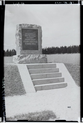 fotonegatiiv, Viljandi khk, Viiratsi v, Johan Laidoneri sünnikoht (Raba talu), mälestustahvel, u 1938, foto J. Riet  duplicate photo