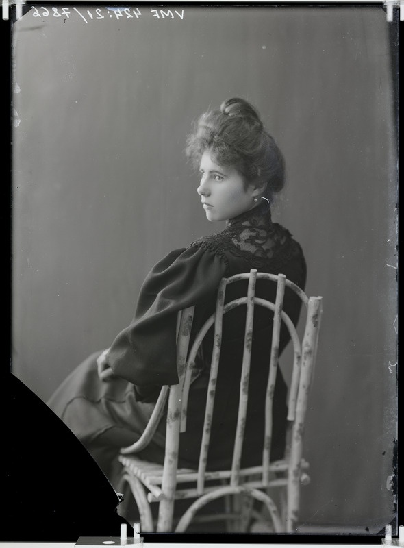 fotonegatiiv, Anna Altleis, 3/4 portree, näitleja, 1906 foto J.Riet