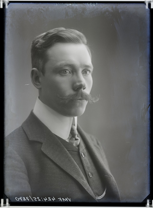 fotonegatiiv, Peeter Leoke, rinnaportree 1908 foto J.Riet