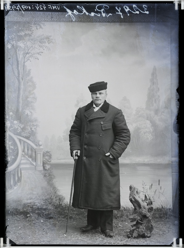 fotonegatiiv, Bakoff, mees, täisportree, talveriietus, jalutuskepp, 1903 foto J.Riet