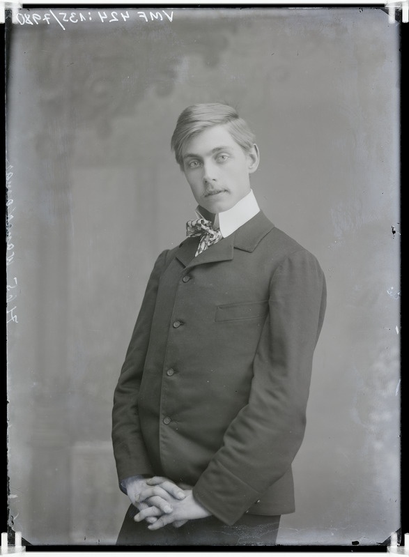 fotonegatiiv, Jaan Vanakamar, näitleja, näitejuht seltsis Koit, harrastuskunstnik), poolportree 1907 foto J.Riet