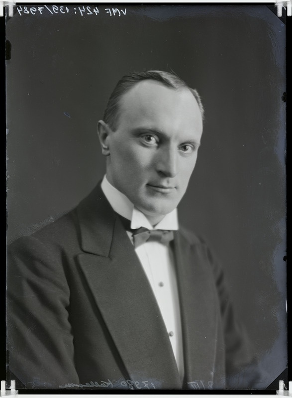 fotonegatiiv, Villem Kullamaa, tööstur, linnanõunik, rinnaportree 1915 foto J.Riet