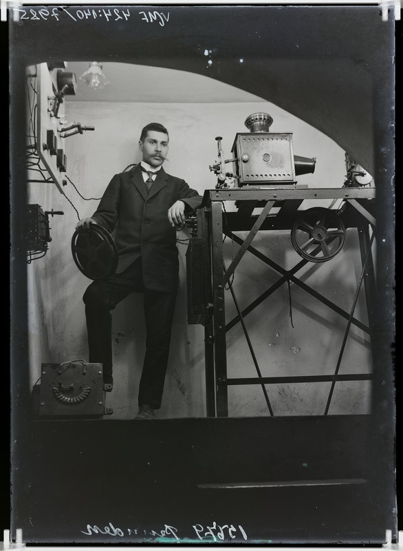 fotonegatiiv, Pruuden, mees, kinoaparatuur,  täisportree 1914 foto J.Riet