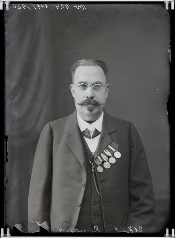 fotonegatiiv, Johannes (Juhan) Raudsepp, Holstre vallakirjutaja, prillid, poolportree 1916 foto J.Riet