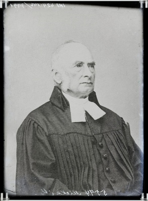 fotonegatiiv, Eugenius Mickwitz, vaimulik, rinnaportree (koopia fotost 1906, J.Riet)  duplicate photo