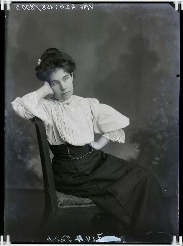 fotonegatiiv, Anna Turp, näitleja, teater Ugala 1920-24, täisportree 1907 foto J.Riet