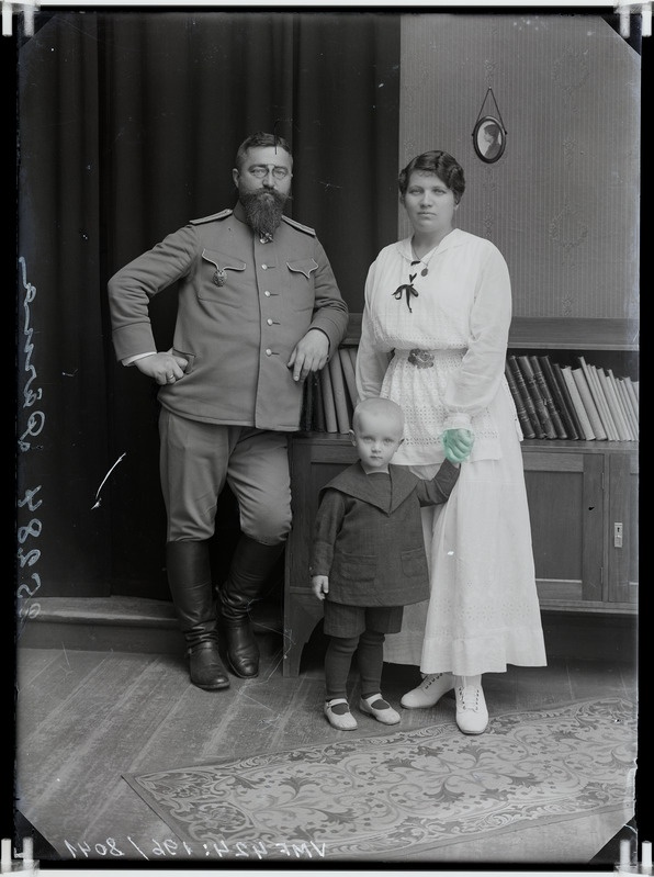 fotonegatiiv, Pärna, pere, täisportree 1917 foto J. Riet