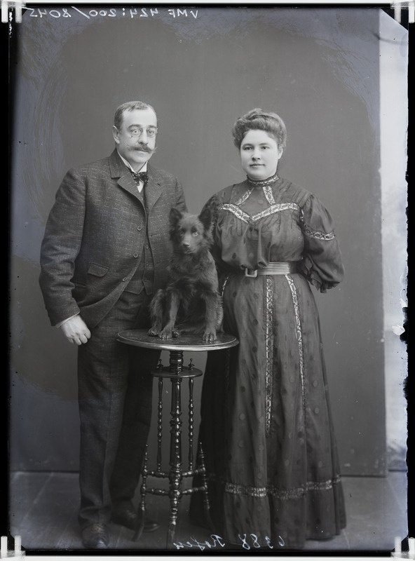 fotonegatiiv, von Rosen, mees, naine, koer lillelaual, täisportree 1906 foto J.Riet
