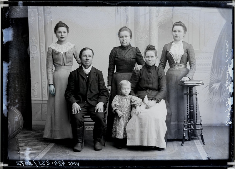 fotonegatiiv, Liiv, pere, täisportree, 1903 foto J.Riet