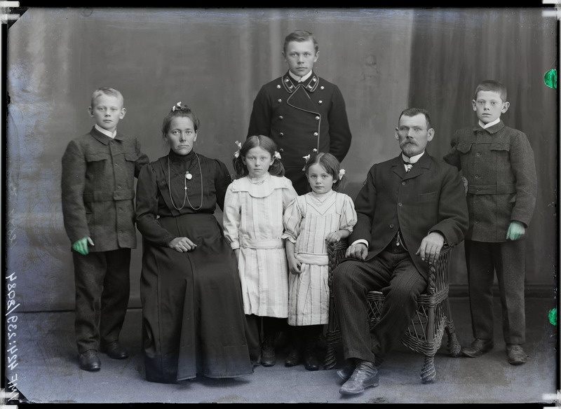 fotonegatiiv, Juks, pere, lapsed (5), täisportree, 1911 foto J. Riet