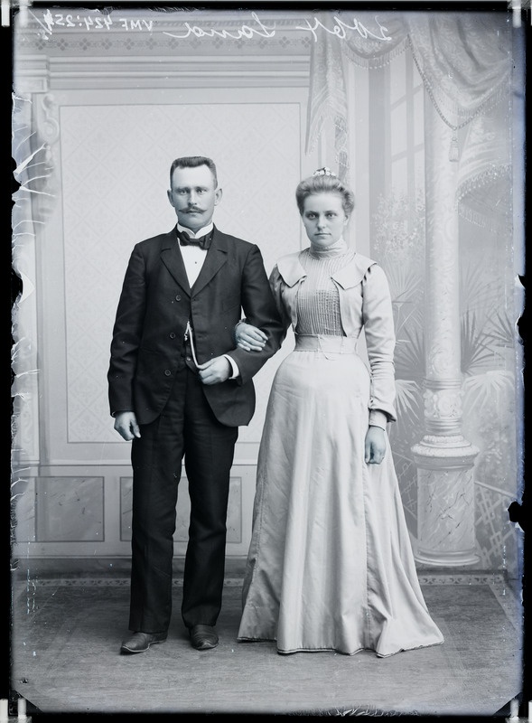 fotonegatiiv, Land, pruutpaar, täisportree, 1903 foto J. Riet