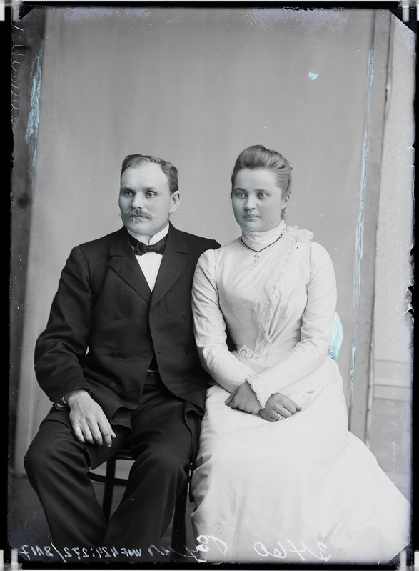 fotonegatiiv, Pajur, mees (õpetaja Olustveres), naine, pruutpaar? 1904 foto J. Riet