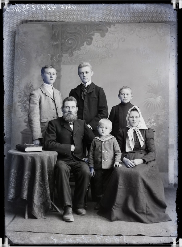 fotonegatiiv, Aavik, mees, naine, lapsed (4), 1905 foto J.Riet