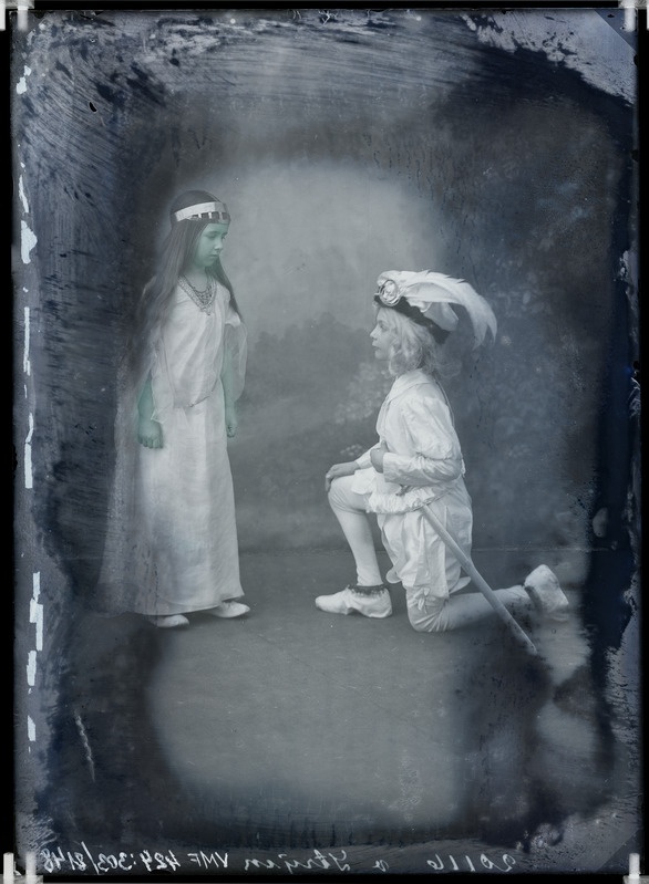 fotonegatiiv, Kõpu mõis, etendus, poiss, tüdruk 1916 foto J. Riet