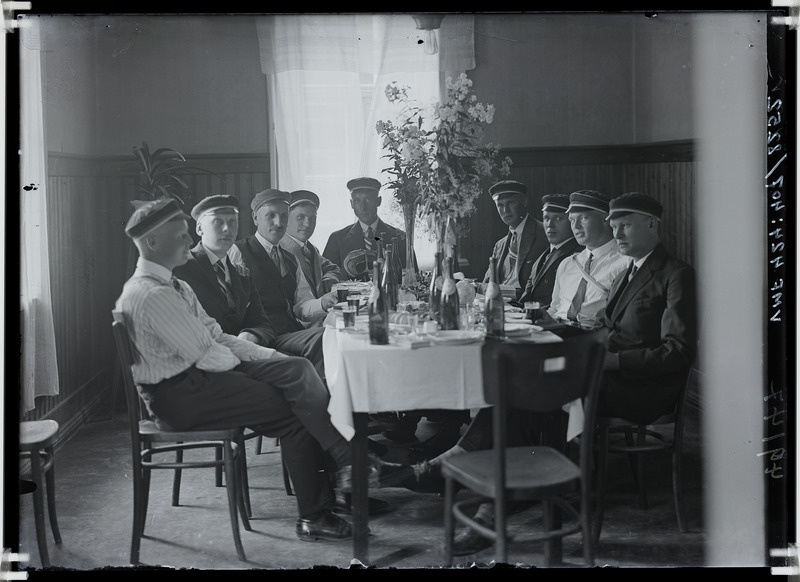 fotonegatiiv, Viljandi, peolaud, korporandid, 1927, foto J.Riet