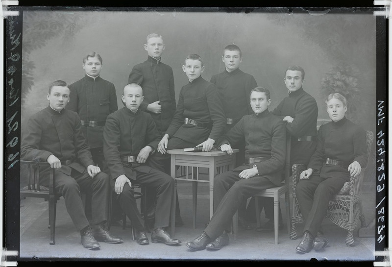 fotonegatiiv, grupp, linnakool'i? poisid (9), 1914 foto J.Riet