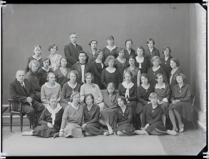 fotonegatiiv, Viljandi Naiskutsekool, lõpetajad 1930, foto J.Riet