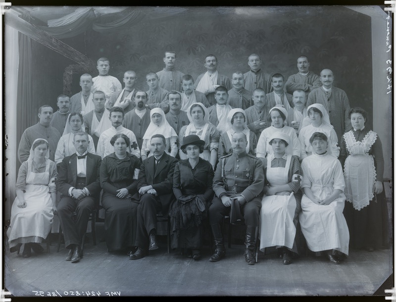 fotonegatiiv, Viljandi, Punane Rist, haigla, grupp, 11.12.1914 foto J.Riet