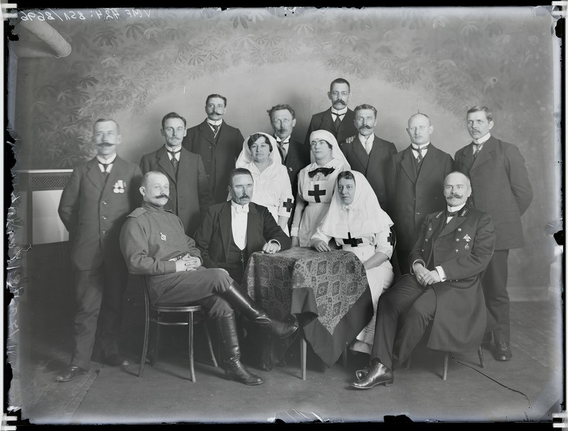 fotonegatiiv, Viljandi, Punane Rist, juhtkond, abilised, grupp, 11.01.1915 foto J.Riet