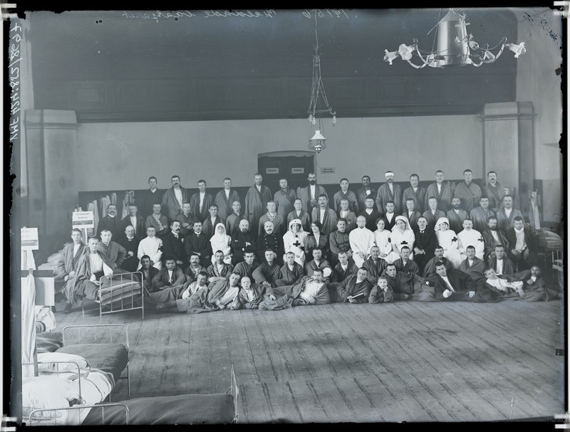fotonegatiiv, Viljandi, valdade haigla, grupp, põlluseltsi maja? 19.11.1915 foto J.Riet