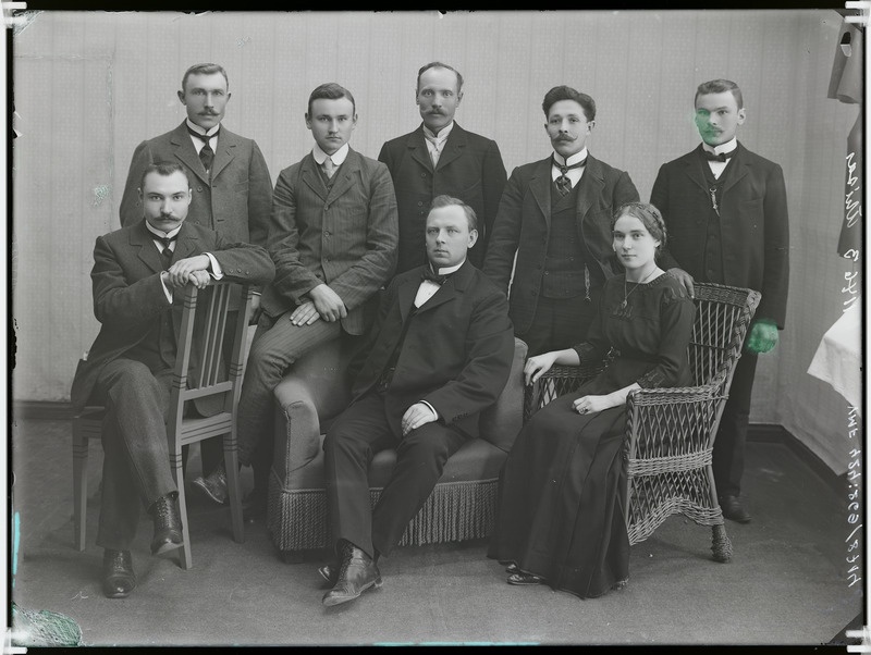 fotonegatiiv, Viljandi kaubatarvitajate ühisus, grupp, toolid, 1910 foto J.Riet