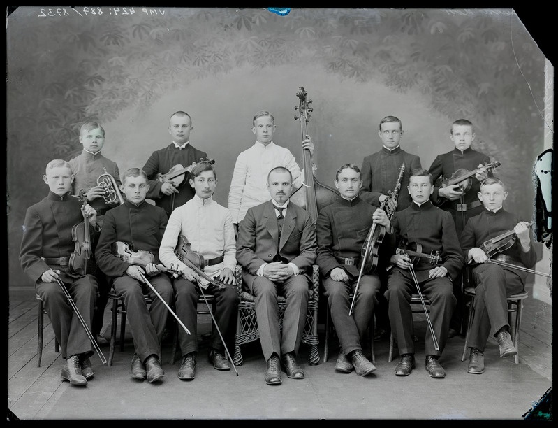 fotonegatiiv, Viljandi, Laidoneri pl 5, linnakool, orkester, juht Villem Tubin, 1914 foto J.Riet