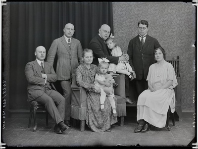 fotonegatiiv, Viljandi, perekond Leoke 1924  foto J.Riet  similar photo