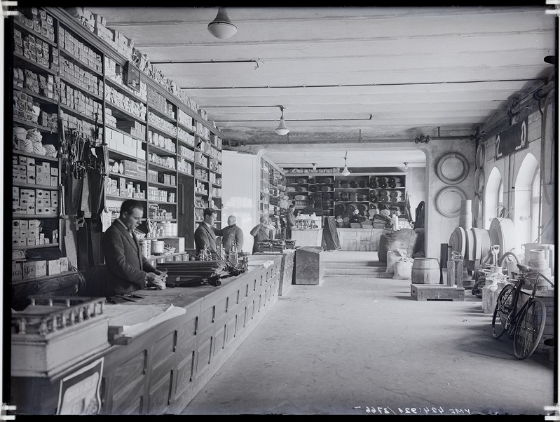 fotonegatiiv, Viljandi Tallinna tn 3, põllumeeste selts'i kauplus, sisevaade 1924 foto J.Riet