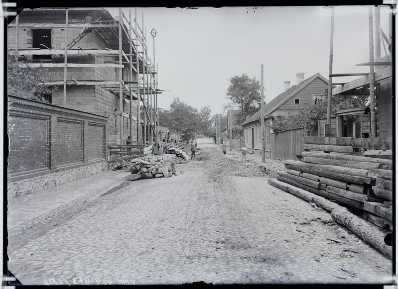 fotonegatiiv, Viljandi, Jakobsoni tn, nr 14 maja (von Wolff) ümberehitus, nr 33 ehitus, 1913 foto J.Riet