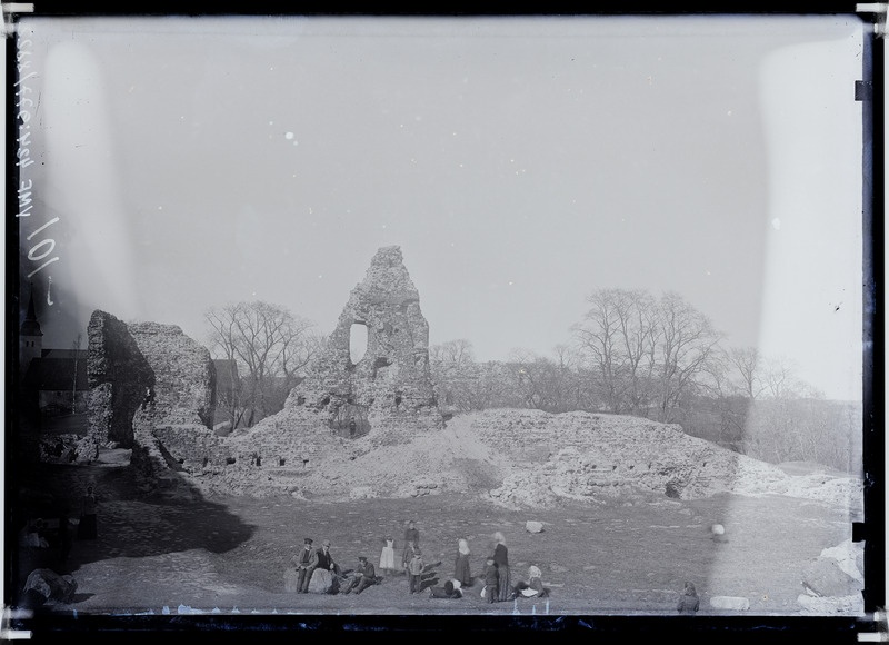fotonegatiiv, Viljandi, Kaevumägi, inimesed, 10.1896 foto J.Riet, nr 101