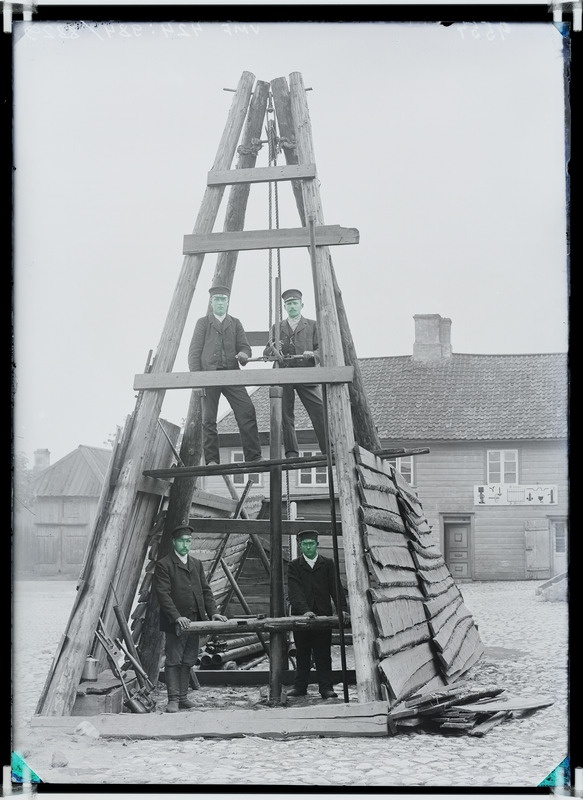 fotonegatiiv, Viljandi, kaevu puurimine (vana veetorni kohal?) 1909 foto J.Riet