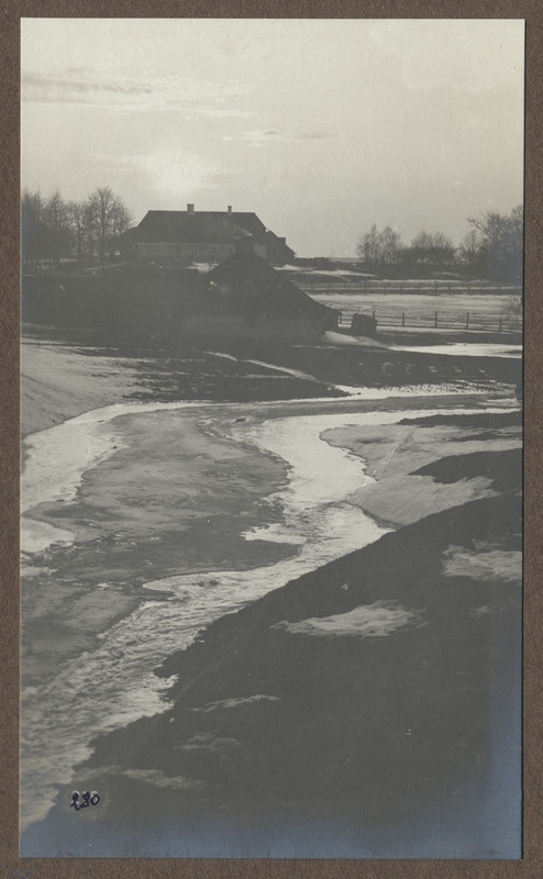 foto albumis, Viljandi, Valuoja kevadel (Vaksali tn kõrval), u 1915, foto J. Riet