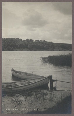 foto albumis, Viljandi, järv, 2 paati paadisilla küljes, vastaskallas, u 1920, foto J. Riet  duplicate photo
