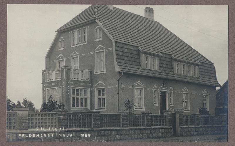 foto albumis, Viljandi, Kantreküla, Puiestee tn 5, linakaupmees M. Veldemann'i maja, u 1925, foto J. Riet