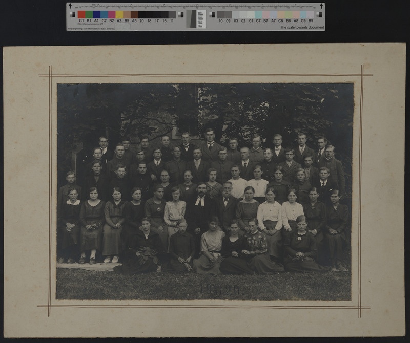 foto papil, Paistu kogudus, leerilapsed, õpetaja A. O. Westren-Doll, köster Aug. Samuel Tilzen 1920