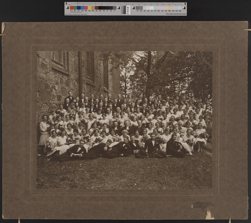 foto papil, Viljandi maakogudus (Pauluse kogudus),leerilapsed, abiõpetaja A. Kõiv (Halliste kog), õpetaja J. Lattik, köster E. Rossmann, 1929, foto J. Riet