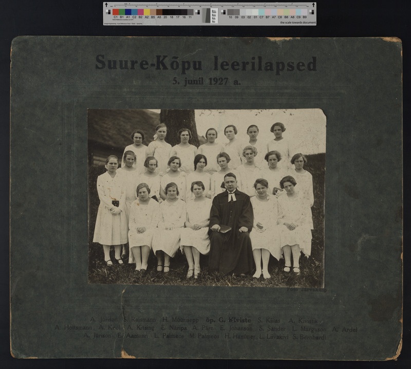 foto pappalusel, Kõpu khk Suure-Kõpu leerilapsed (neiud) ja õpetaja G. Kiviste 5.06.1927 foto A. Järvekülg, nimed all