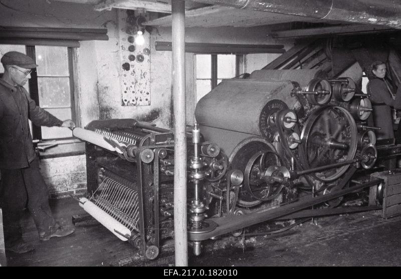Emissions manufacturing machine Paide flour and wool in the yard.