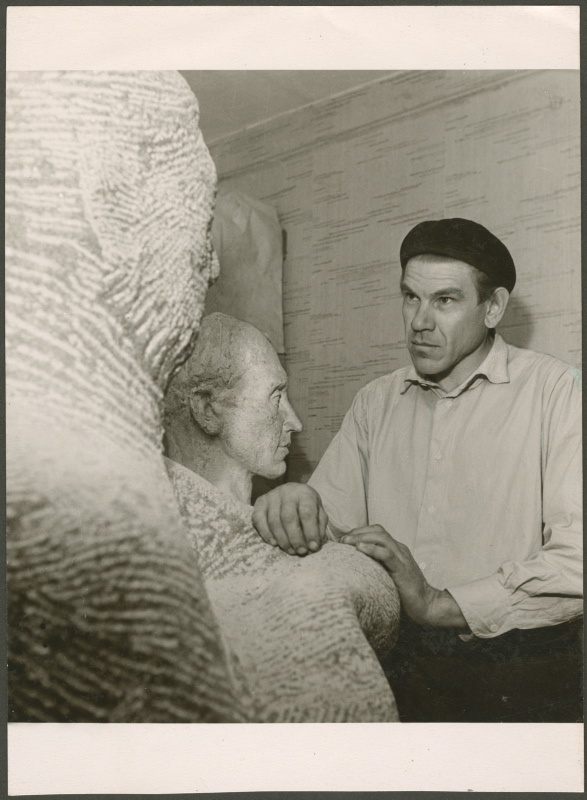 Skulptor Ernst Kirs oma teostega