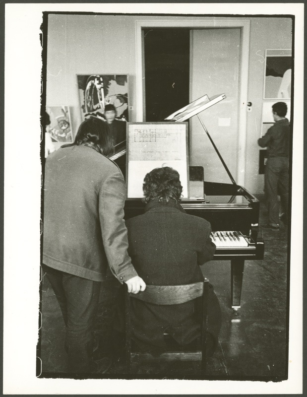 Leonhard Lapin ja Vilen Künnapu 1971. aasta noorte avangardinäituse avamisel