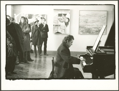 Vilen Künnapu 1971. aasta noorte avangardinäituse avamisel  similar photo