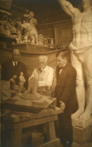 Skulptor Amandus Adamson oma ateljees