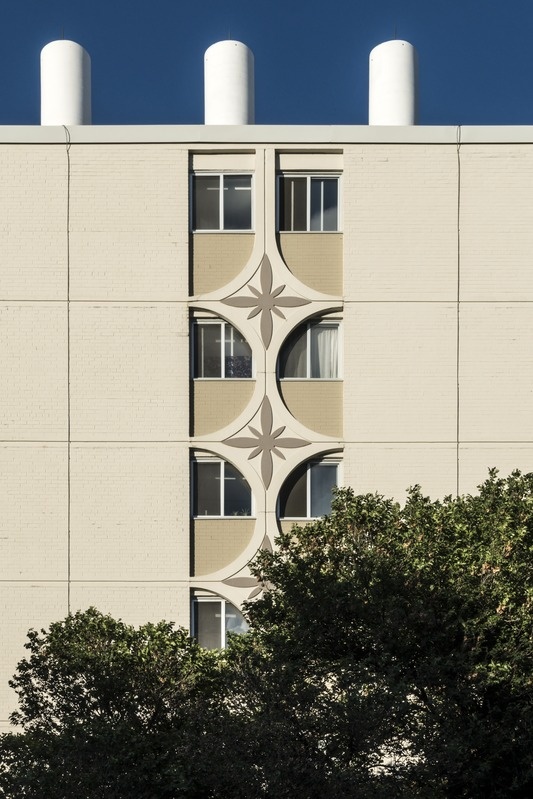 Korterelamu Torontos 425 Avenue Rd. Fassaadi detail. Välis-Eesti arhitekt Uno Prii