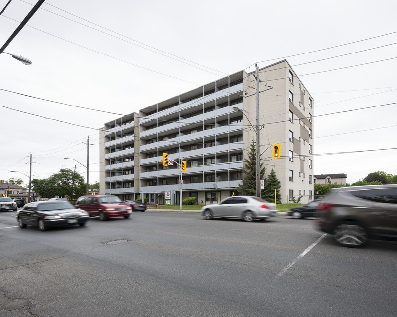 Korterelamu Torontos 3575 Bathurst St. Välis-Eesti arhitekt Uno Prii