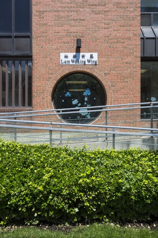 Hiinlaste vanadekodu Torontos 36 D'Arcy St. Illuminaator-aken. Välis-Eesti arhitekt Ants Elken kolleegidega