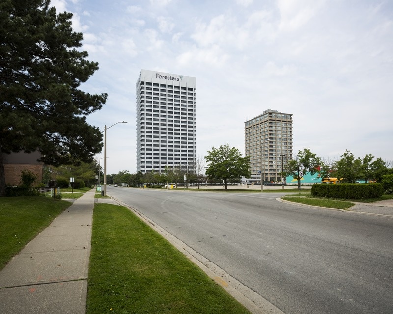 Kontorihooned Don Millsis Torontos. Nn Forestersi torn. Välis-Eesti arhitekt Kaljo Voore, arhitektuuribüroo Bregman + Hamann