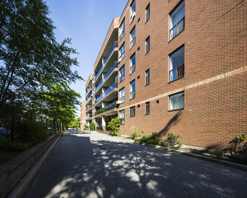 Korterelamu Estorada Torontos 228 Galloway Rd. Vaade küljelt. Välis-Eesti arhitekt Guido Laikve